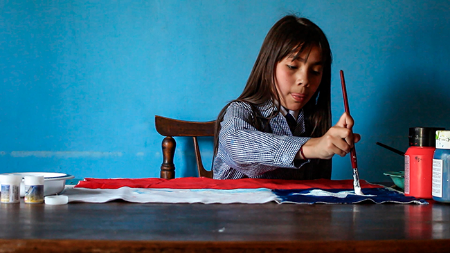 Niña con bandera Niña con bandera