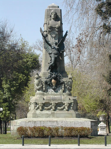 ESTATUA A LA GLORIA ESTATUA A LA GLORIA