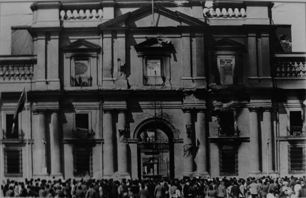 FOTOGRAFÍA PLANO GENERAL, BALCÓN DE LA MONEDA, SEPTIEMBRE DE 1973 FOTOGRAFÍA PLANO GENERAL, BALCÓN DE LA MONEDA, SEPTIEMBRE DE 1973