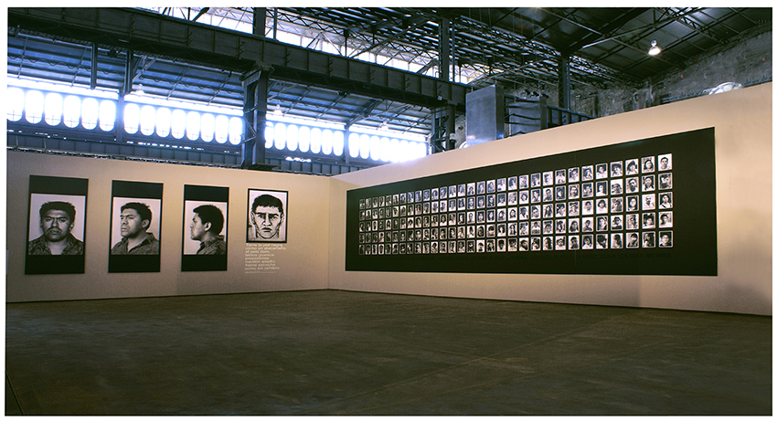 BAJO SOSPECHA, 1998 (vista de la instalación en la Bienal de Valencia 2007) BAJO SOSPECHA, 1998 (vista de la instalación en la Bienal de Valencia 2007)